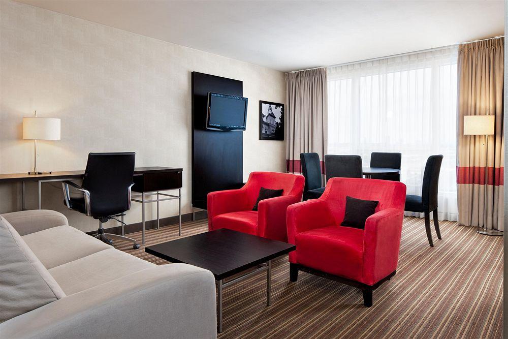 Four Points By Sheraton Levis Convention Centre Ngoại thất bức ảnh