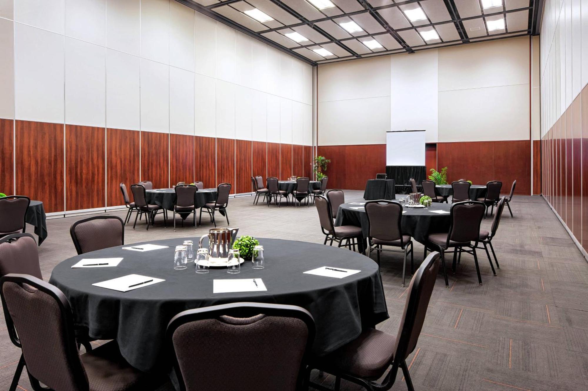 Four Points By Sheraton Levis Convention Centre Ngoại thất bức ảnh