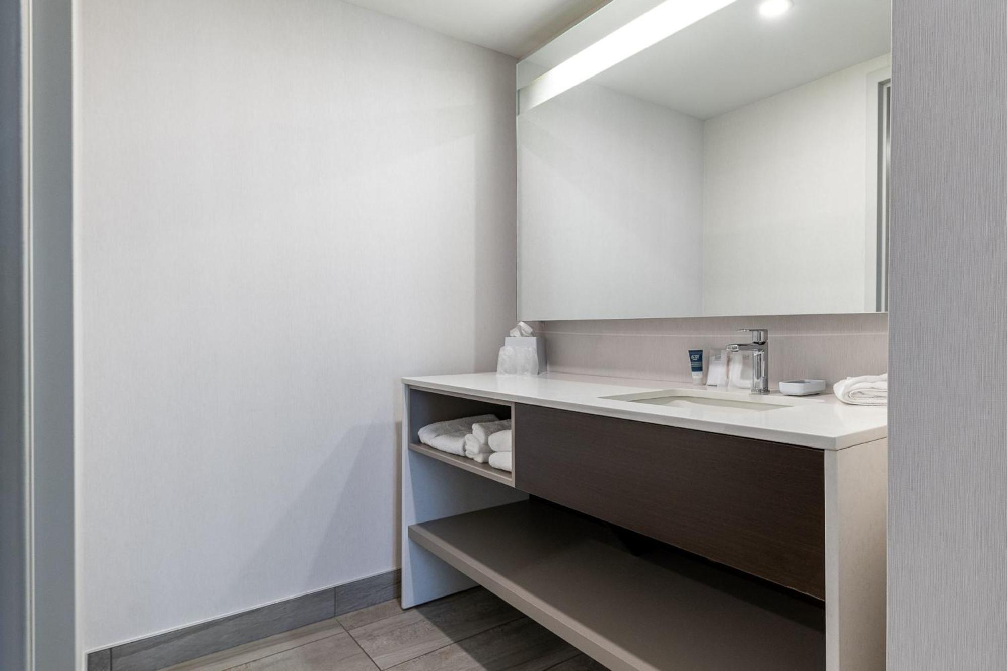 Four Points By Sheraton Levis Convention Centre Ngoại thất bức ảnh