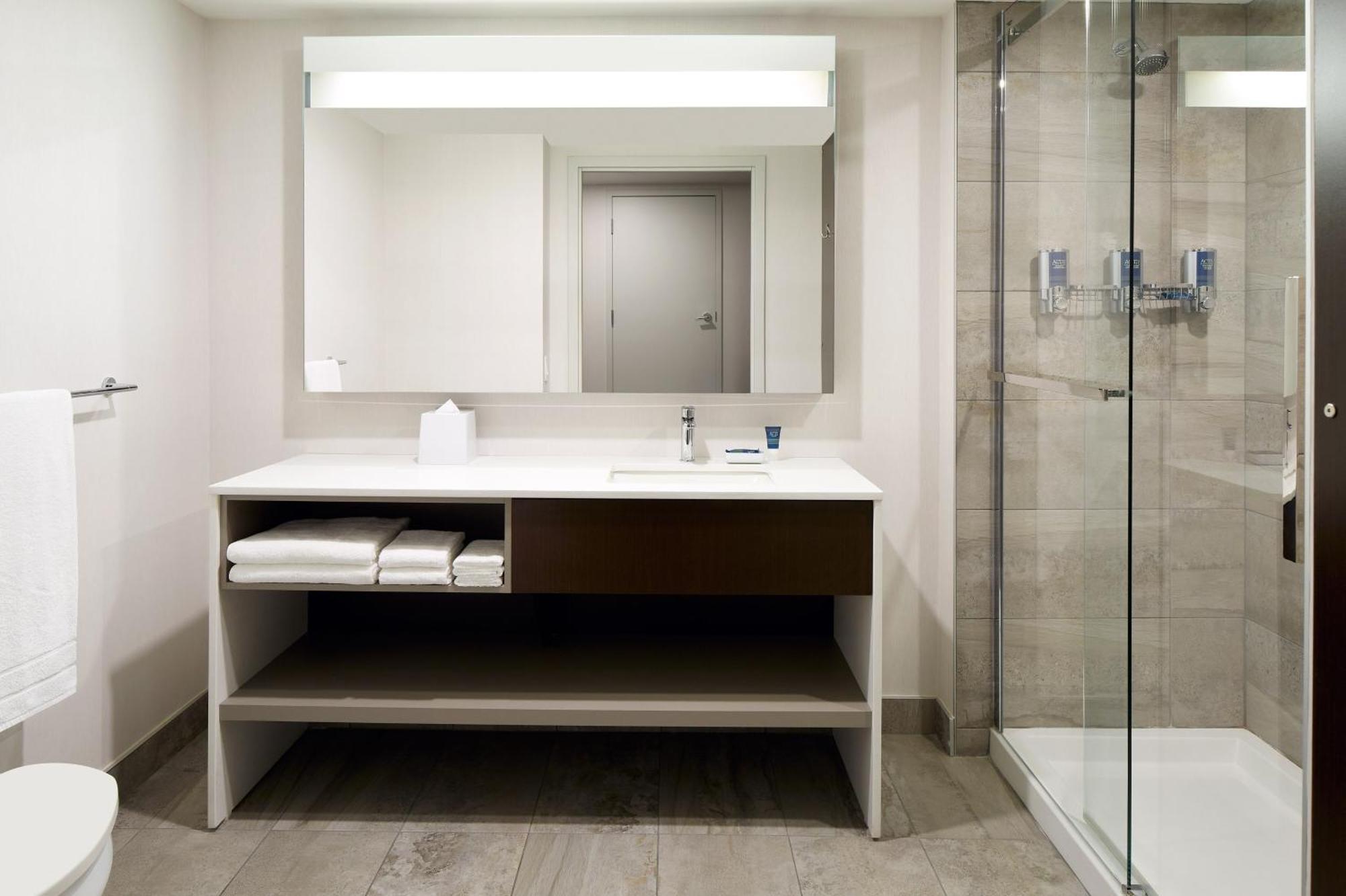 Four Points By Sheraton Levis Convention Centre Ngoại thất bức ảnh